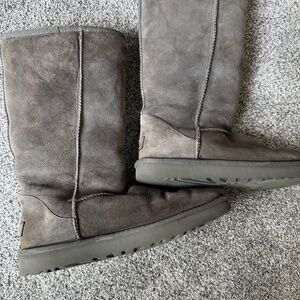 Uggs Classic Tall Grey Shearling Boots Size 10